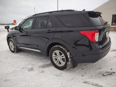 Used 2022 Ford Explorer XLT w/ Equipment Group 202A image 3