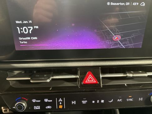 Certified 2025 Kia Niro EX Touring image 23