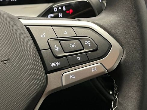 New 2025 Volkswagen Tiguan SE image 26