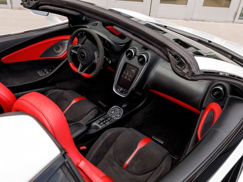 Used 2019 McLaren 570S Spider image 31