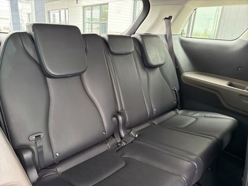 Used 2025 Kia Carnival FWD image 16