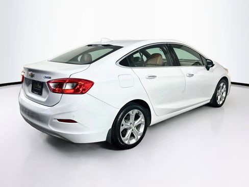Used 2017 Chevrolet Cruze Premier w/ Enhanced Convenience Package FWD image 9