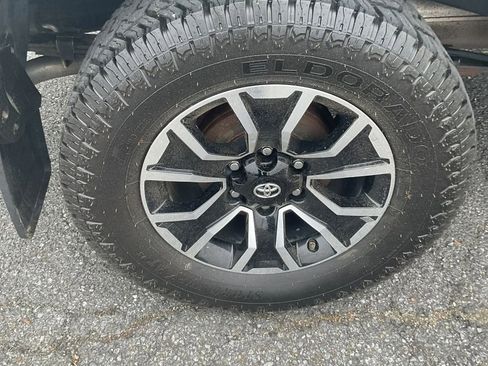 Used 2021 Toyota Tacoma TRD Sport w/ Technology Package AWD/4WD image 11