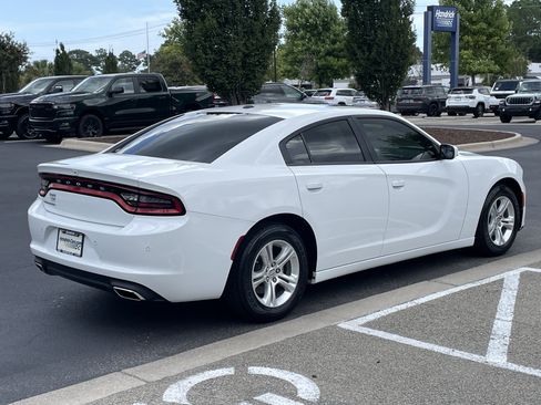 Used 2022 Dodge Charger SXT RWD image 9