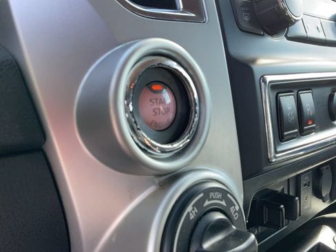 Used 2017 Nissan Titan PRO-4X w/ Pro-4x Convenience Package AWD/4WD image 26