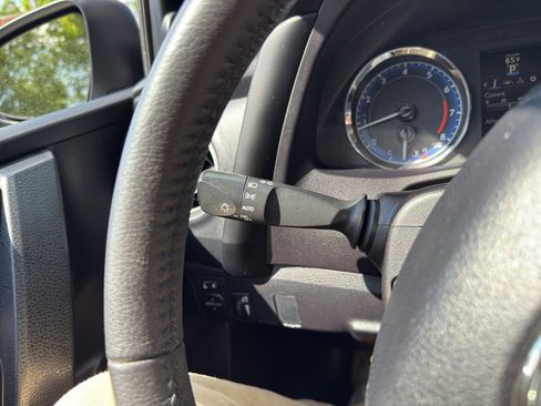 Used 2018 Toyota Corolla SE FWD image 27