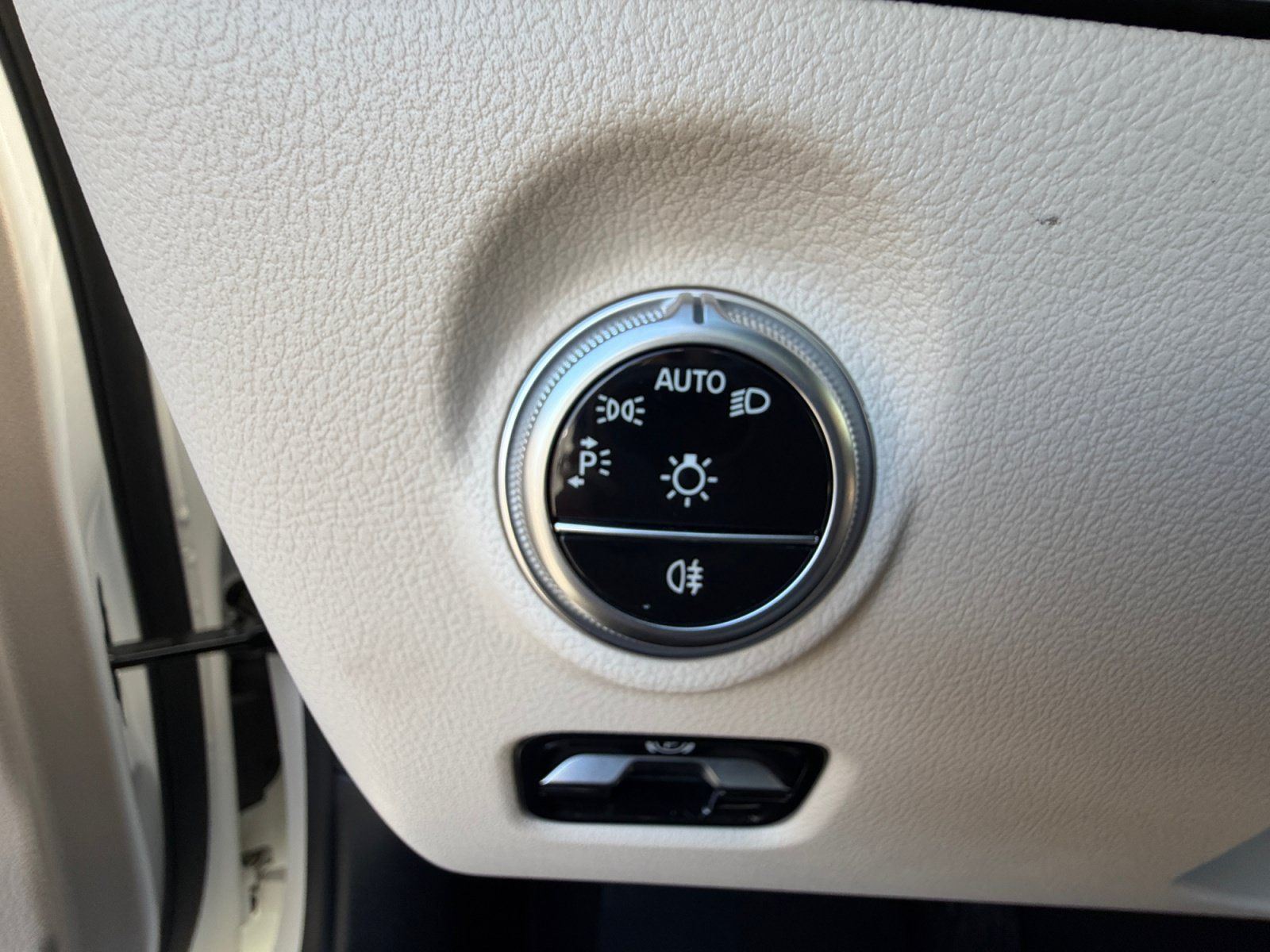 Used 2023 Mercedes-Benz C 300 4MATIC Sedan image 31