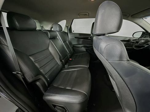 Used 2019 Kia Sorento EX FWD image 32