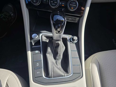 Used 2023 Volkswagen Jetta SE w/ Panoramic Sunroof Package image 35