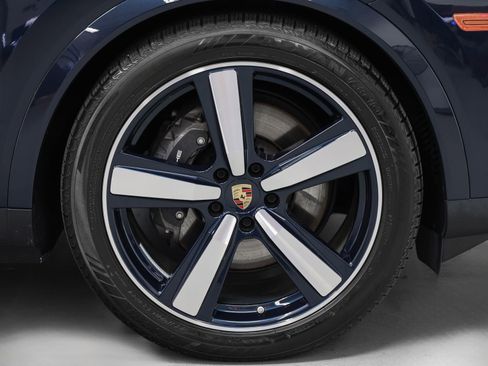 Certified 2024 Porsche Cayenne Coupe AWD/4WD image 15