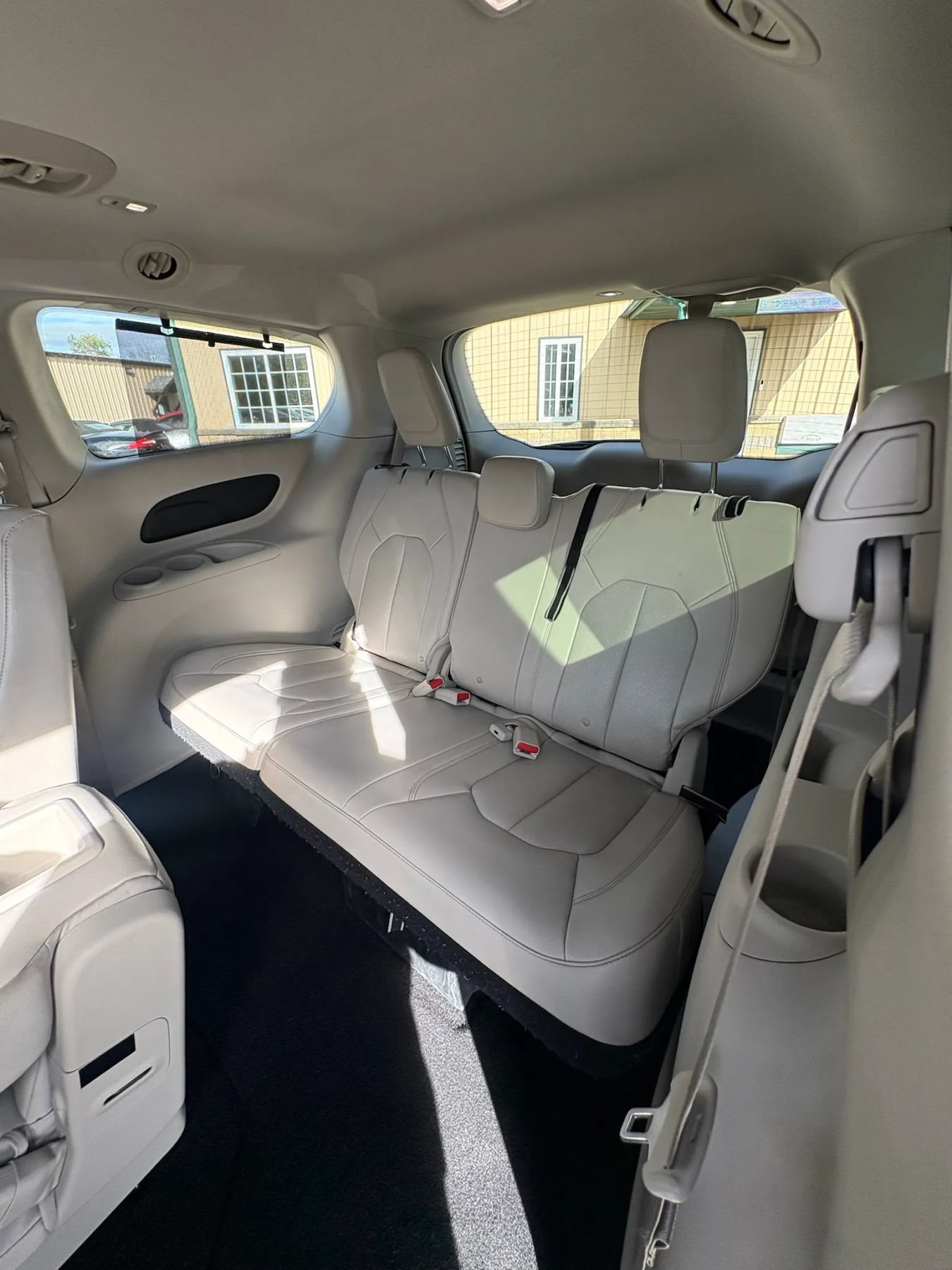 Used 2018 Chrysler Pacifica Touring-L FWD image 38