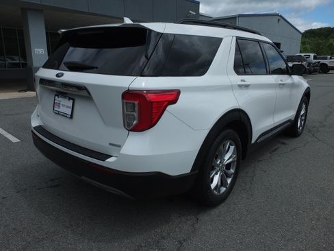 Used 2020 Ford Explorer XLT w/ Equipment Group 202A RWD image 3