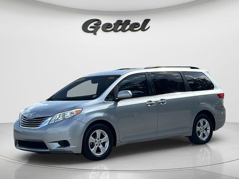 Used 2017 Toyota Sienna LE FWD image 1