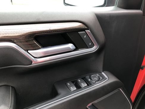 Used 2022 Chevrolet Silverado 1500 LT w/ Z71 Off-Road Package image 12