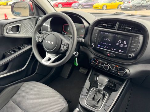 Used 2023 Kia Soul LX w/ Option Group 015 FWD image 29