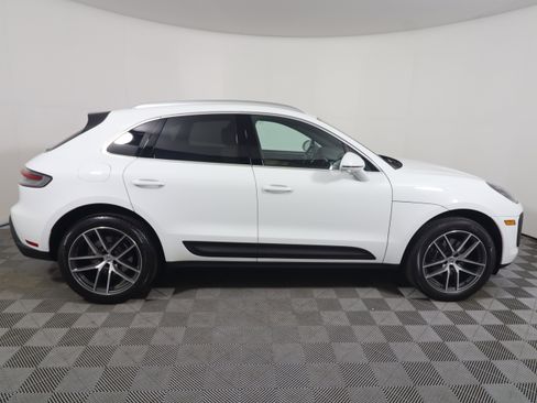 Certified 2023 Porsche Macan image 8