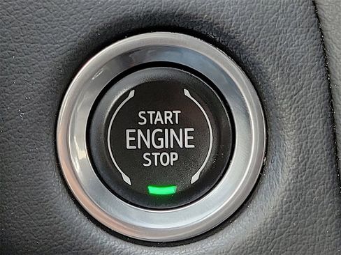 Used 2021 Chevrolet Suburban Premier image 17