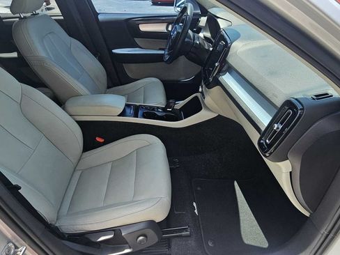 Used 2019 Volvo XC40 T5 Momentum AWD/4WD image 29