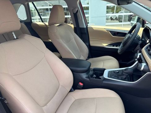 Used 2019 Toyota RAV4 LE w/ Carpet Mat Package AWD/4WD image 39