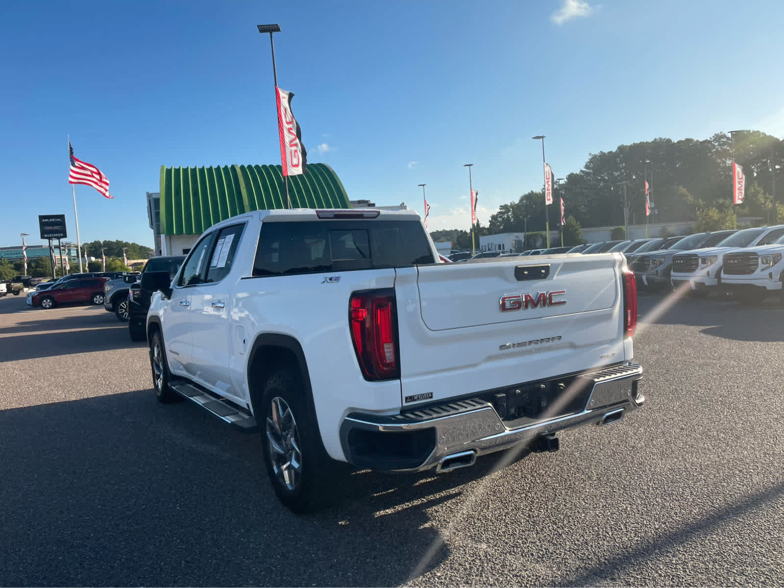 Used 2022 GMC Sierra 1500 SLT w/ SLT Premium Plus Package AWD/4WD image 11