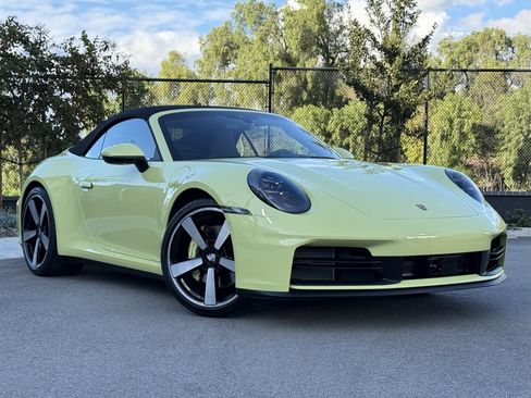 Certified 2025 Porsche 911 Carrera image 9