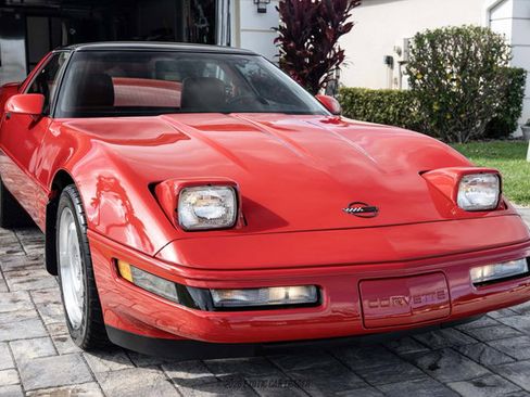 Used 1992 Chevrolet Corvette Coupe RWD image 15