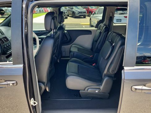 Used 2019 Dodge Grand Caravan SXT FWD image 9