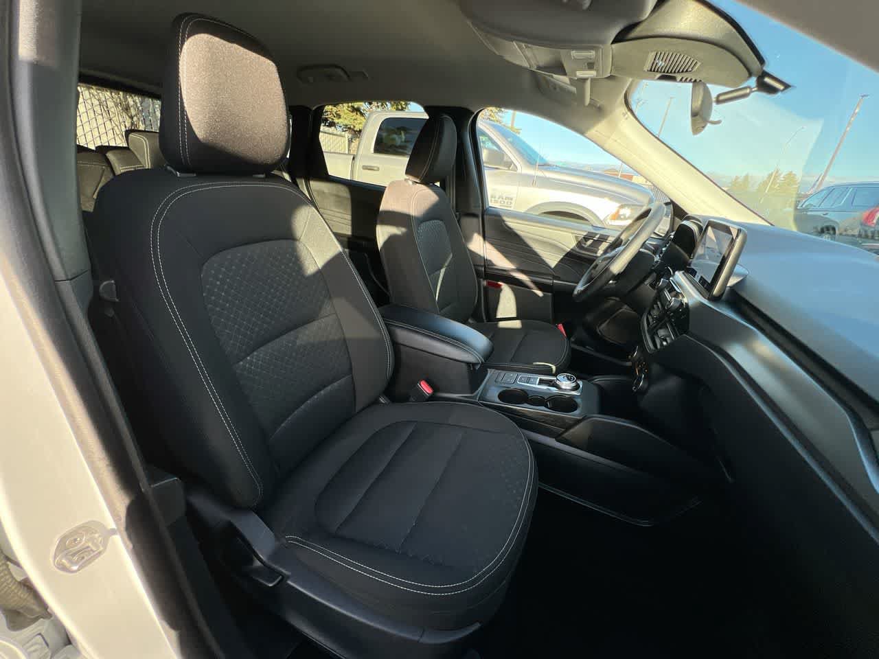 Used 2025 Ford Escape Active AWD/4WD image 28