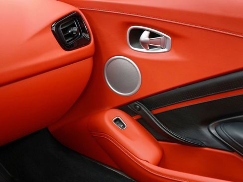 Used 2021 Aston Martin V8 Vantage Roadster image 21