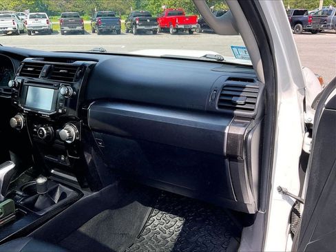 Used 2019 Toyota 4Runner SR5 AWD/4WD image 13
