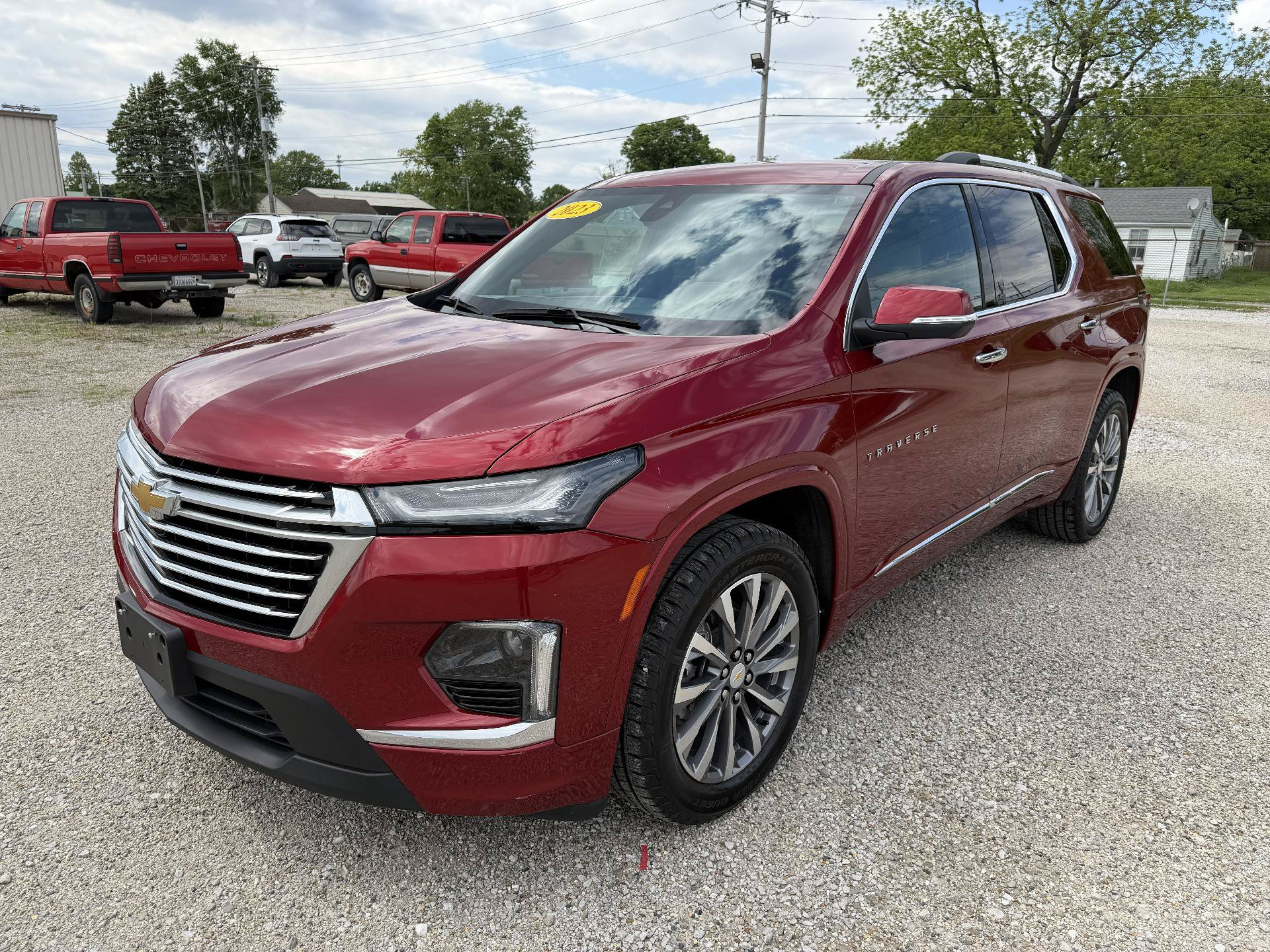 Used 2023 Chevrolet Traverse Premier FWD image 1