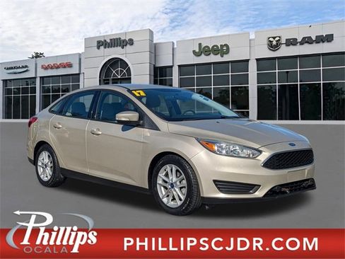 Used 2017 Ford Focus SE image 1