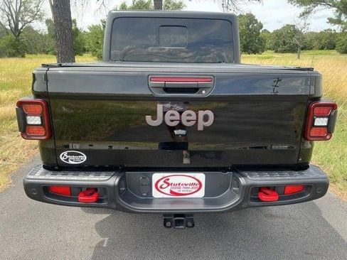 Used 2022 Jeep Gladiator Rubicon w/ Cold Weather Group AWD/4WD image 6