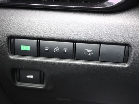 Certified 2022 Nissan Sentra SV image 25