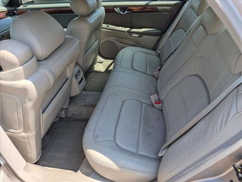 Used 2004 Cadillac De Ville w/ Equipment Group FWD image 17
