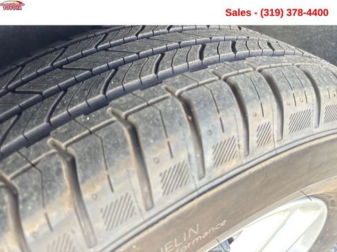 Used 2020 Chrysler Pacifica Touring-L FWD image 25