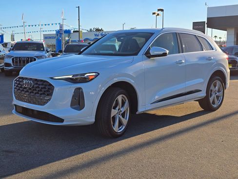 Used 2025 Audi Q5 Premium Plus w/ Premium Plus image 2