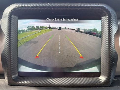 Used 2021 Jeep Wrangler Unlimited Sahara w/ Uconnect 4C Nav & Sound Group AWD/4WD image 26