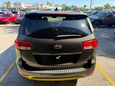 Used 2015 Kia Sedona SX FWD image 5