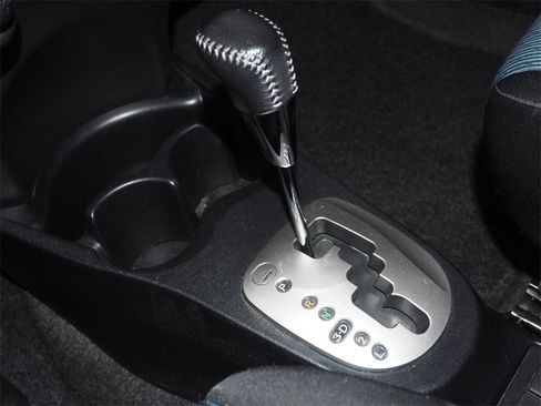 Used 2012 Toyota Yaris SE image 16