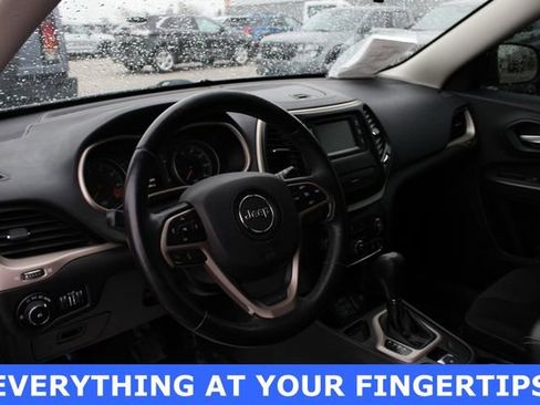 Used 2015 Jeep Cherokee Latitude image 2