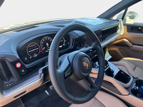 Certified 2026 Porsche Cayenne E-Hybrid image 4