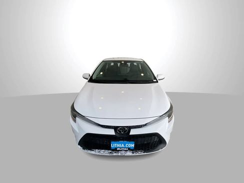Used 2022 Toyota Corolla LE image 3