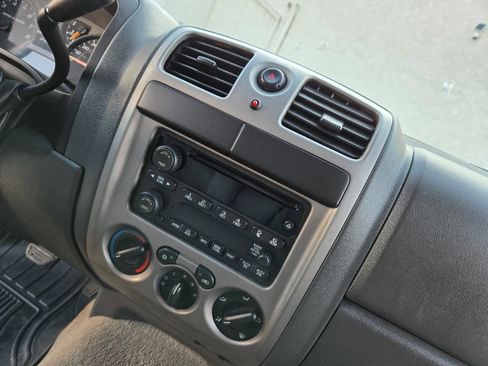 Used 2004 Chevrolet Colorado 2WD Extended Cab w/ Comfort Convenience Package image 32