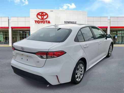 Used 2025 Toyota Corolla LE image 3
