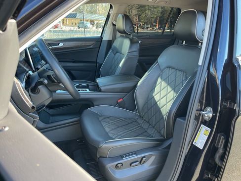 Used 2024 Volkswagen Atlas SEL Premium R-Line image 18