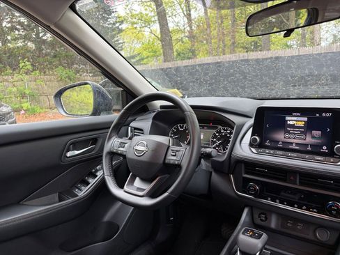 Used 2025 Nissan Rogue SV FWD image 36