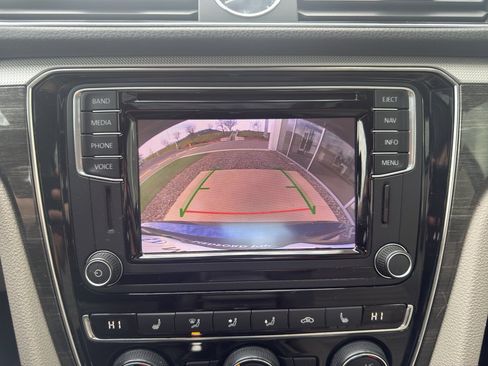 Used 2016 Volkswagen Passat 1.8T SEL Premium image 13