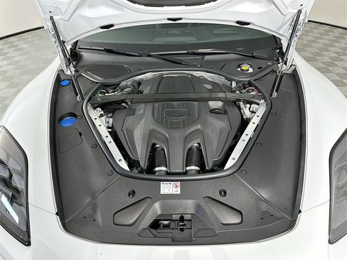 Used 2024 Porsche Panamera image 32