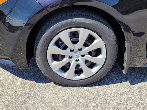 Used 2025 Toyota Corolla LE image 9